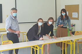 Les partenaires de cette action se sont rassemblés à l’IFPEK afin de co-signer l’accord de consortium qui fixera les règles de collaboration - Agrandir l'image, fenêtre modale